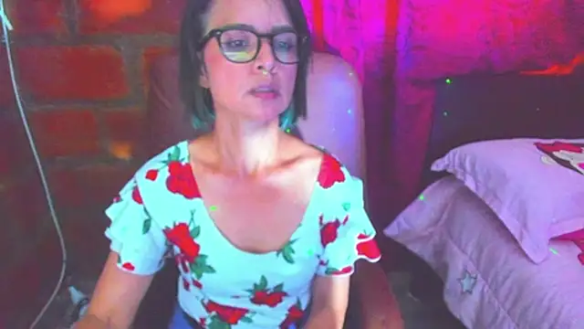 Snapshot of BrianaGarner chatting on June 21, 2026, 5:19 pm BrianaGarner online show from June 21, 2026, 5:19 pm