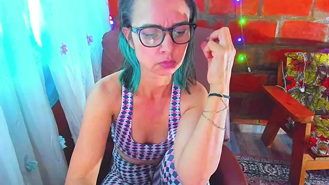Snapshot of BrianaGarner chatting on May 5, 2026, 5:38 pm BrianaGarner online show from May 5, 2026, 5:38 pm