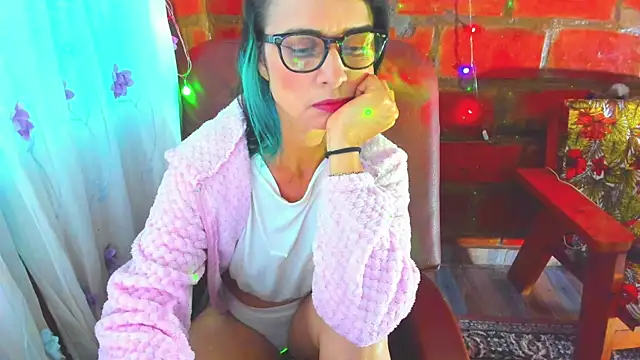 Snapshot of BrianaGarner chatting on May 4, 2026, 2:42 pm BrianaGarner online show from May 4, 2026, 2:42 pm