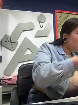 Snapshot of emilyjohanson chatting on November 22, 2025, 5:34 pm emilyjohanson online show from November 22, 2025, 5:34 pm