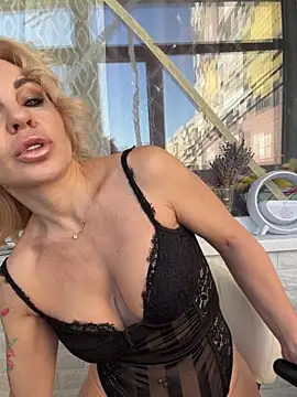 Snapshot of Hotnessi chatting on March 13, 2026, 7:35 am Hotnessi online show from March 13, 2026, 7:35 am