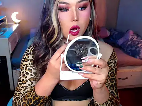 Snapshot of HOTnWILDalice chatting on October 24, 2025, 1:04 am HOTnWILDalice online show from October 24, 2025, 1:04 am