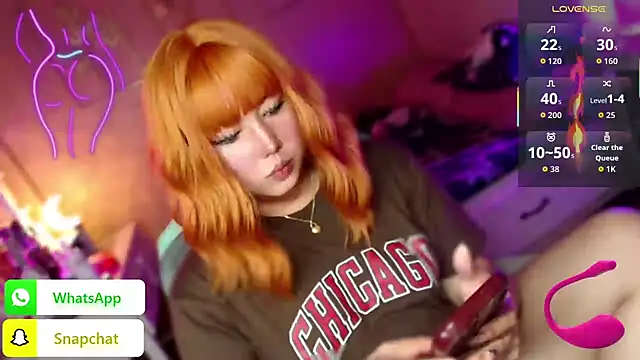 Snapshot of HOTnWILDalice chatting on December 1, 2025, 4:35 am HOTnWILDalice online show from December 1, 2025, 4:35 am