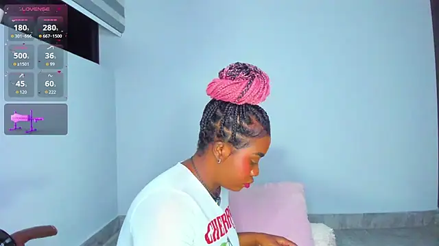 Snapshot of Sofi_Smiley chatting on April 12, 2026, 5:33 am Sofi Smiley online show from April 12, 2026, 5:33 am