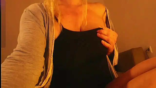 Snapshot of Kishaxxx chatting on February 2, 2025, 4:59 am Kishaxxx online show from February 2, 2025, 4:59 am