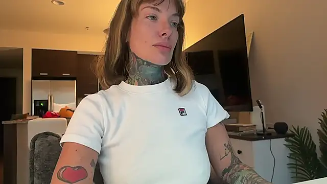 Snapshot of airgeadx chatting on November 4, 2025, 8:45 pm airgeadx online show from November 4, 2025, 8:45 pm