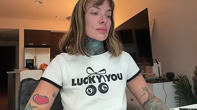 Snapshot of airgeadx chatting on November 2, 2025, 7:30 pm airgeadx online show from November 2, 2025, 7:30 pm