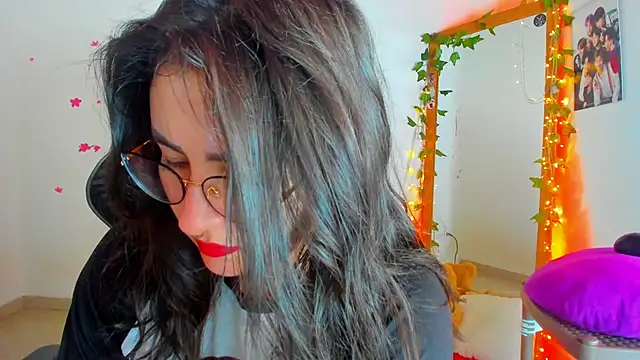 Snapshot of Susan_Foxx chatting on October 30, 2025, 7:22 pm Susan Foxx online show from October 30, 2025, 7:22 pm