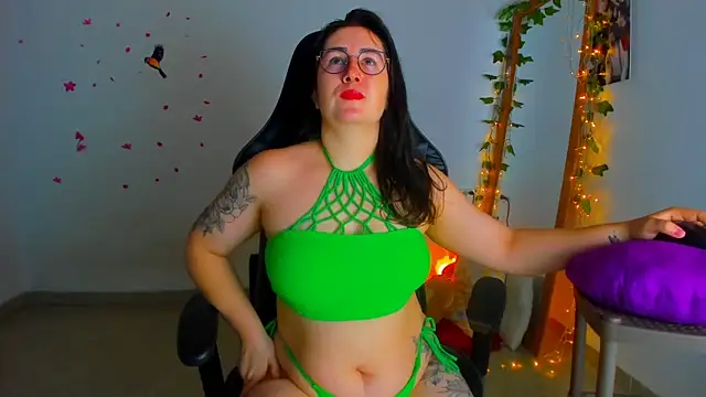 Snapshot of Susan_Foxx chatting on November 13, 2025, 7:07 pm Susan Foxx online show from November 13, 2025, 7:07 pm