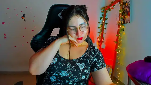 Snapshot of Susan_Foxx chatting on December 1, 2025, 7:26 pm Susan Foxx online show from December 1, 2025, 7:26 pm