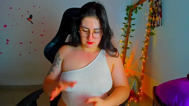 Snapshot of Susan_Foxx chatting on November 6, 2025, 7:51 pm Susan Foxx online show from November 6, 2025, 7:51 pm