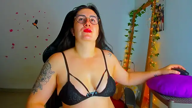 Snapshot of Susan_Foxx chatting on November 12, 2025, 7:07 pm Susan Foxx online show from November 12, 2025, 7:07 pm