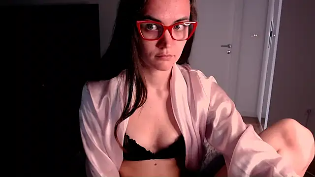 EvelynGG online show from May 19, 2026, 11:28 am
