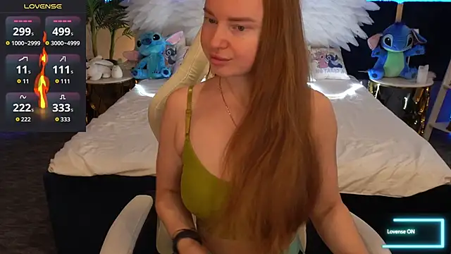 MiaRedFox online show from October 14, 2025, 5:41 am