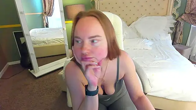 MiaRedFox online show from March 13, 2025, 9:43 am