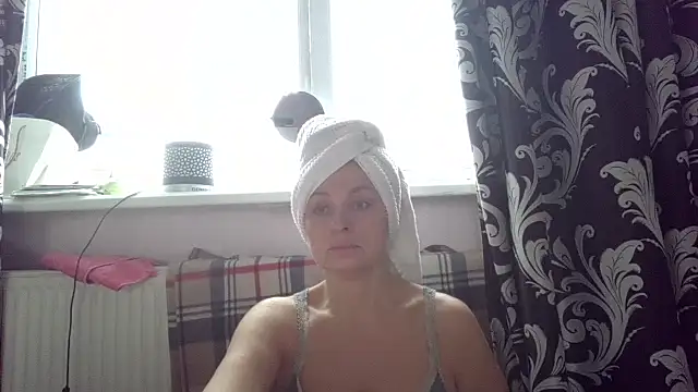 LindaStarS online show from February 3, 2026, 6:22 am