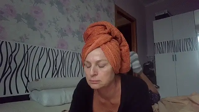 LindaStarS online show from October 6, 2025, 2:29 pm