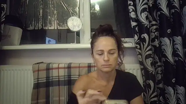 LindaStarS online show from October 5, 2025, 6:20 pm