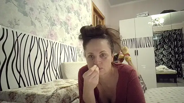 LindaStarS online show from April 10, 2026, 5:31 pm