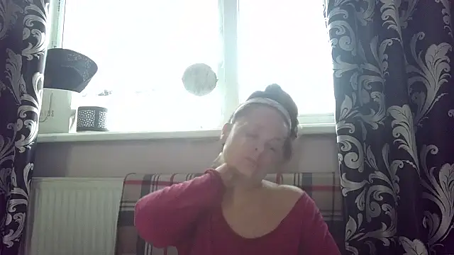 LindaStarS online show from April 15, 2026, 4:07 am