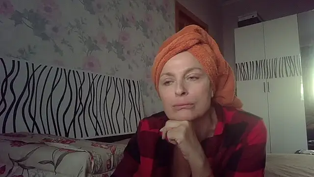 LindaStarS online show from October 17, 2025, 2:41 pm