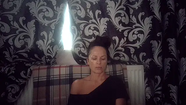 LindaStarS online show from October 4, 2025, 5:53 am