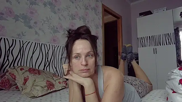 LindaStarS online show from February 13, 2026, 1:55 pm