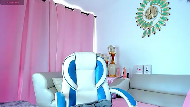 Snapshot of latinwondercockts chatting on October 2, 2025, 12:52 pm latinwondercockts online show from October 2, 2025, 12:52 pm