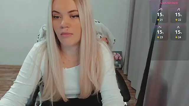 Snapshot of AllAboutLoveXx chatting on October 31, 2025, 6:43 am AllAboutLoveXx online show from October 31, 2025, 6:43 am