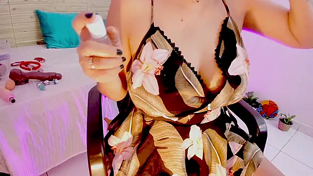 Snapshot of lilahSweet chatting on December 15, 2025, 11:49 am lilahSweet online show from December 15, 2025, 11:49 am