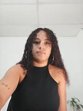 Snapshot of isa_bellaxx chatting on June 9, 2026, 11:39 pm isa bellaxx online show from June 9, 2026, 11:39 pm