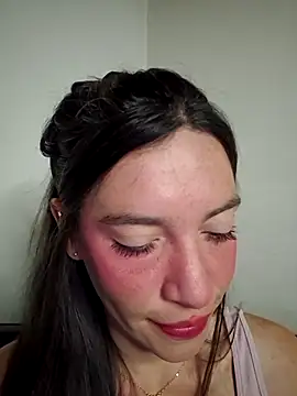 Snapshot of loveuu-bae chatting on December 16, 2025, 12:59 am loveuu-bae online show from December 16, 2025, 12:59 am