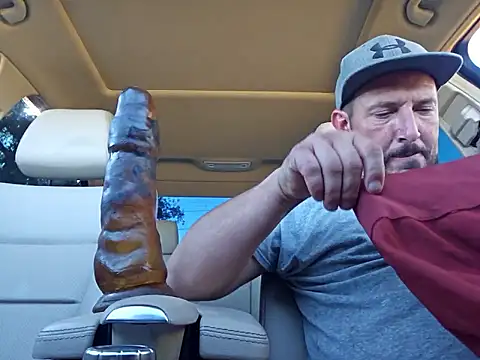 Snapshot of UncutHammer69 chatting on October 2, 2025, 4:32 pm UncutHammer69 online show from October 2, 2025, 4:32 pm