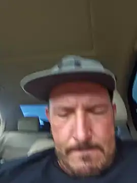 Snapshot of UncutHammer69 chatting on October 15, 2025, 10:29 pm UncutHammer69 online show from October 15, 2025, 10:29 pm