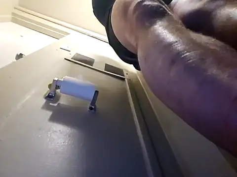 Snapshot of UncutHammer69 chatting on March 15, 2025, 3:18 am UncutHammer69 online show from March 15, 2025, 3:18 am