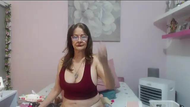 Snapshot of CindyCrawford chatting on October 25, 2025, 1:38 am CindyCrawford online show from October 25, 2025, 1:38 am