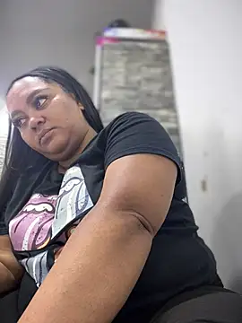 yanza2002 online show from February 26, 2025, 2:19 am