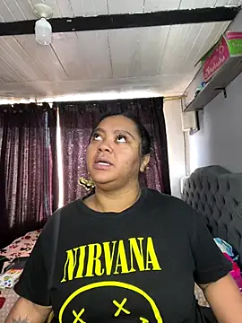 yanza2002 online show from September 28, 2025, 8:27 pm