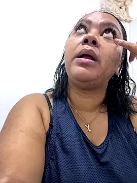 yanza2002 online show from October 28, 2025, 11:03 pm