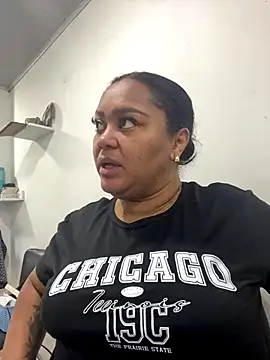 yanza2002 online show from October 16, 2025, 11:13 pm