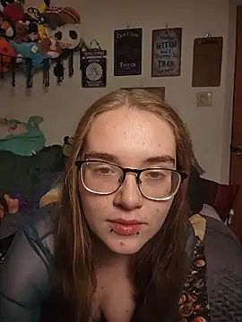 Snapshot of Izzy_Hellbourne chatting on June 19, 2026, 2:39 am Izzy Hellbourne online show from June 19, 2026, 2:39 am