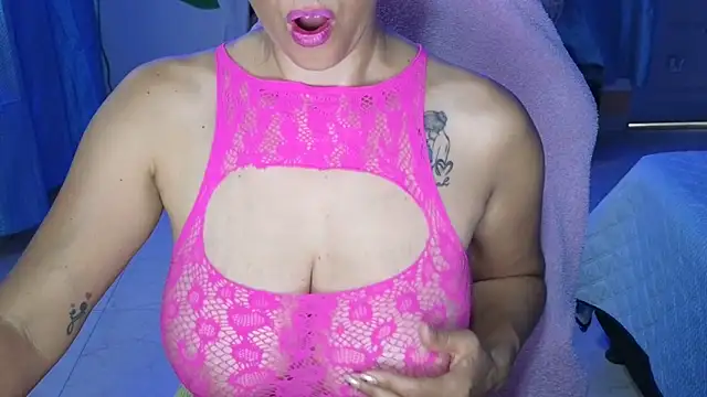 Snapshot of caro_mature_wild_hot chatting on December 12, 2024, 8:21 pm caro mature wild hot online show from December 12, 2024, 8:21 pm