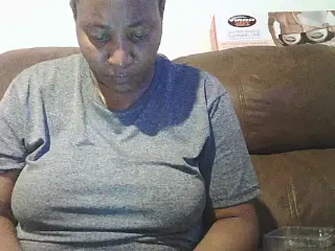 Snapshot of ebonytitts4u chatting on March 19, 2025, 4:25 am ebonytitts4u online show from March 19, 2025, 4:25 am