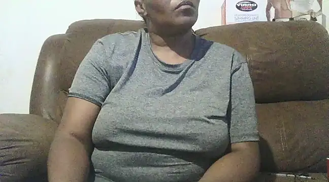 Snapshot of ebonytitts4u chatting on March 13, 2025, 7:17 pm ebonytitts4u online show from March 13, 2025, 7:17 pm