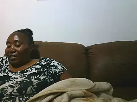 Snapshot of ebonytitts4u chatting on February 17, 2026, 8:06 pm ebonytitts4u online show from February 17, 2026, 8:06 pm