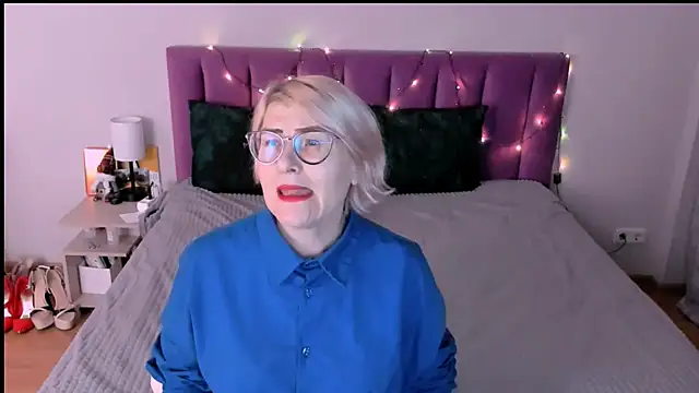 Snapshot of sabrinamacmarren chatting on December 18, 2025, 2:32 pm sabrinamacmarren online show from December 18, 2025, 2:32 pm