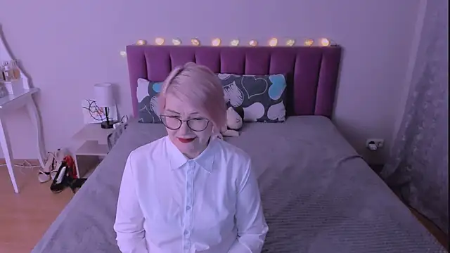 Snapshot of sabrinamacmarren chatting on February 14, 2026, 5:35 pm sabrinamacmarren online show from February 14, 2026, 5:35 pm