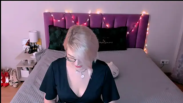 Snapshot of sabrinamacmarren chatting on December 20, 2025, 4:10 pm sabrinamacmarren online show from December 20, 2025, 4:10 pm