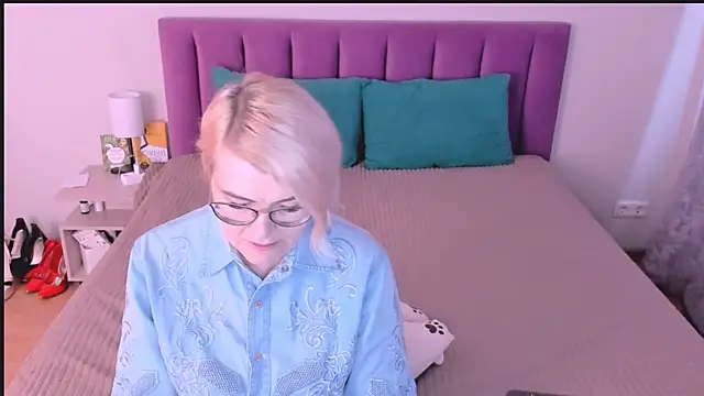 sabrinamacmarren online show from November 2, 2025, 1:16 pm