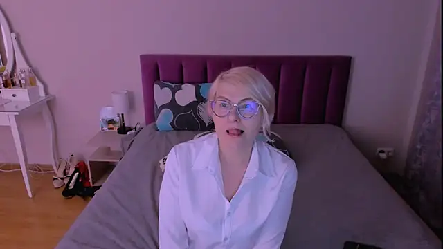 Snapshot of sabrinamacmarren chatting on February 8, 2026, 8:39 pm sabrinamacmarren online show from February 8, 2026, 8:39 pm